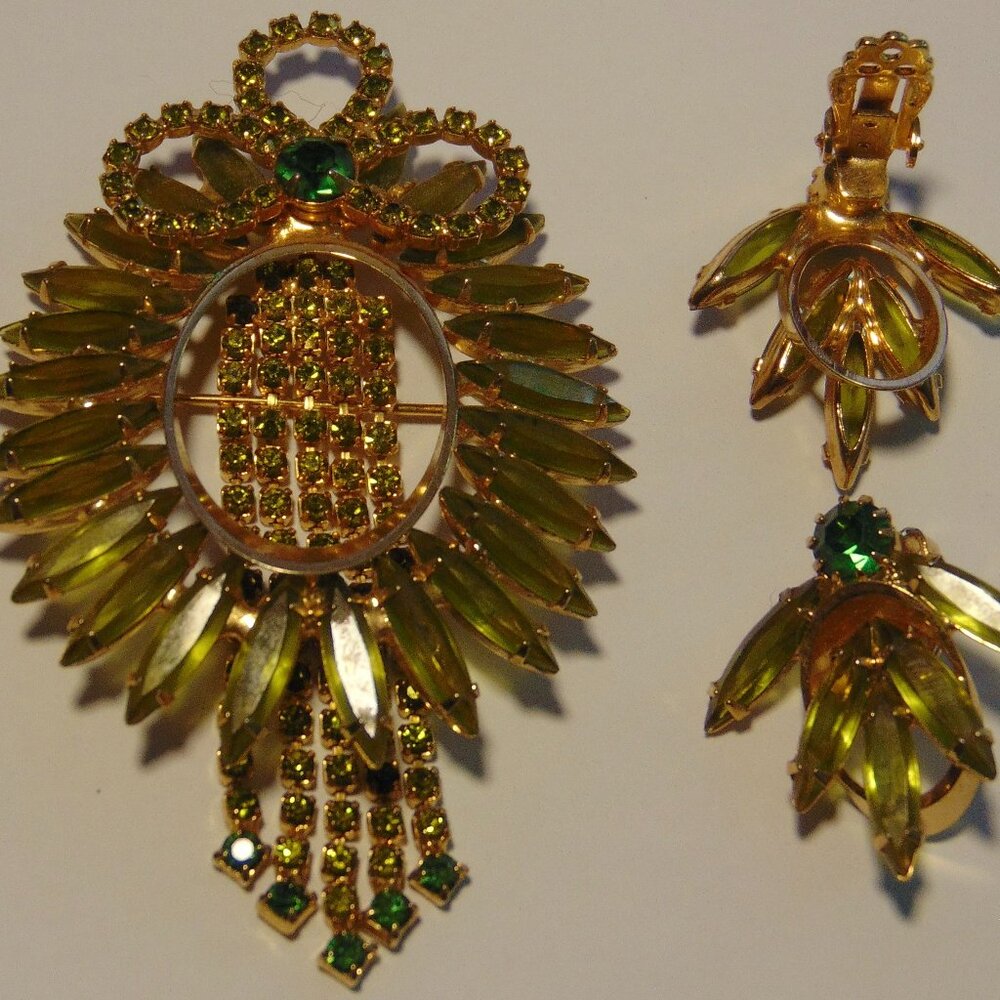 Vintage  Juliana  D&E  Brooch and Matching Earrings